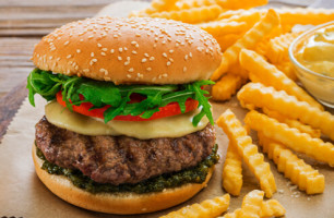 Meal Burger Pesto Italiano with fries and burger sauce